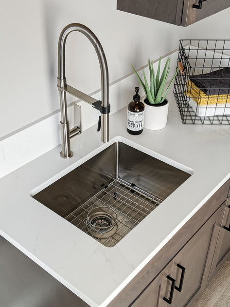 00100lrPORTRAIT_00100_BURST202